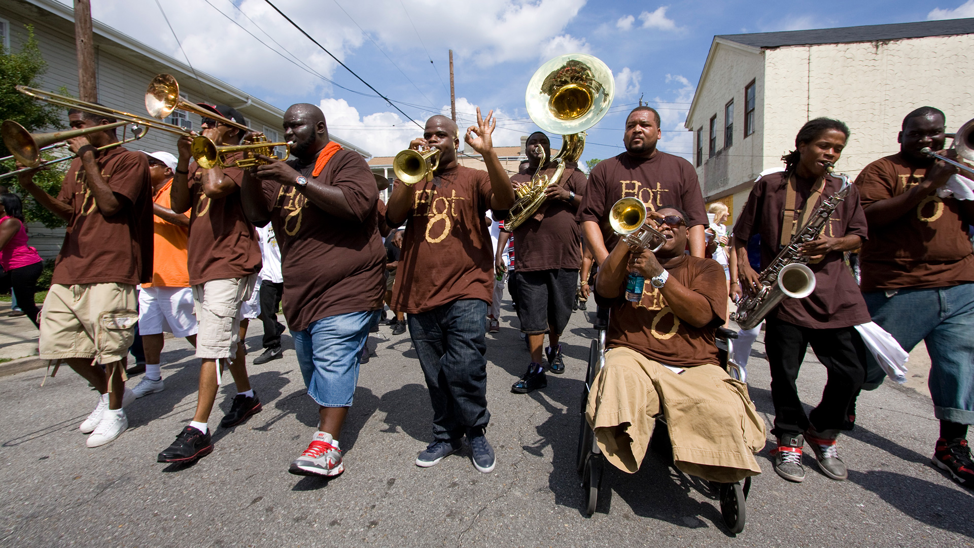 New Orleans Le Hot 8 Brass Band Joue Take It To The House 6200