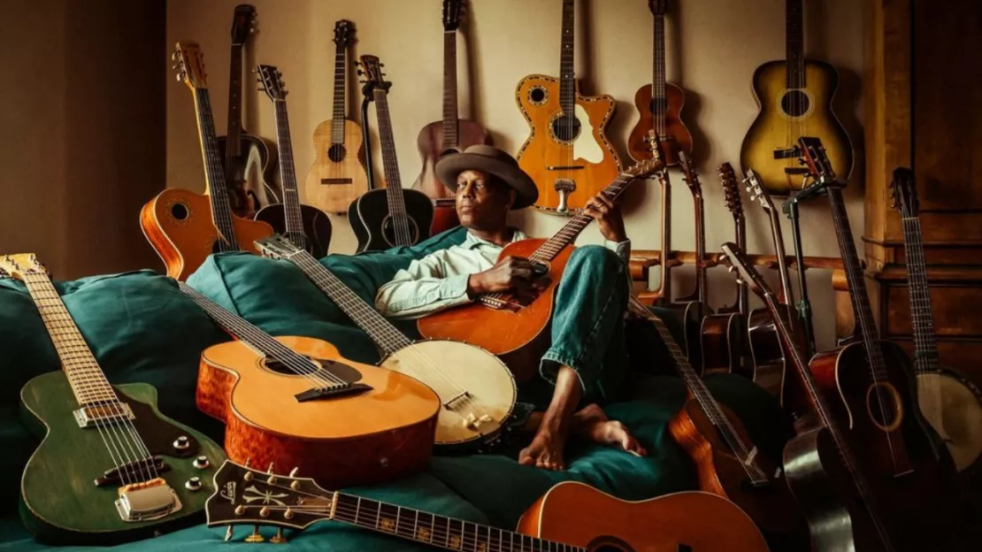 Le troubadour du blues Eric Bibb est de retour avec "In the Real Wold"