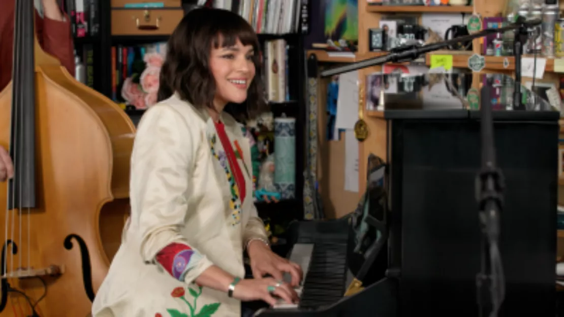 Norah Jones joyeuse pour son Tiny Desk Concert